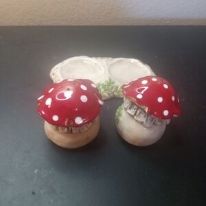 GORGEOUS Pair of Blue Sky Clayworks Pair of Red Mushroom S/P Shakers